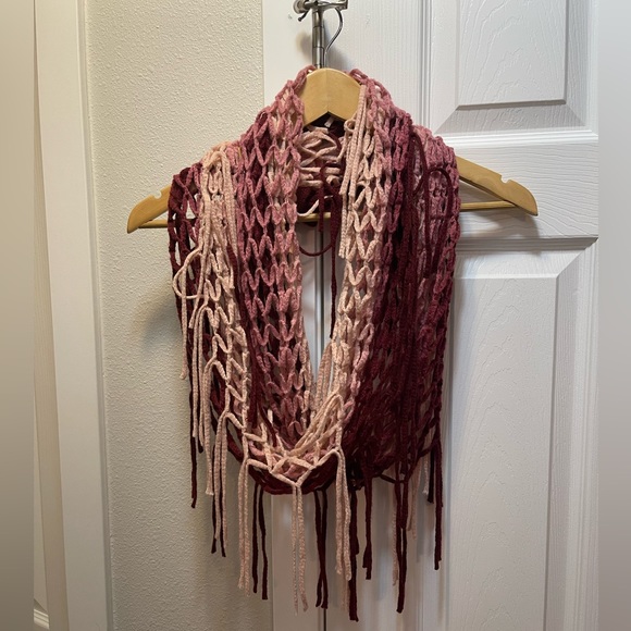 Infinity Scarf - Picture 1 of 2
